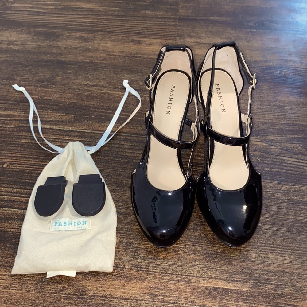 BRAND NEW REMOVABLE HEEL - TO FLATS STRAPY SHOE